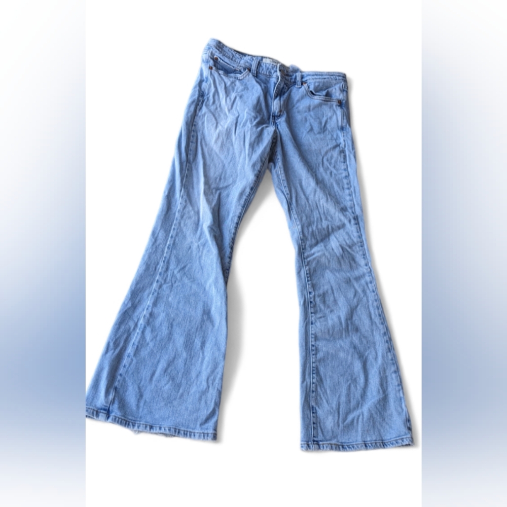 Levi's Levi Strauss 519 girls Junior 11m low flare Bell bottoms. Boot cut